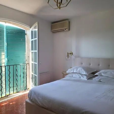 Les Pins : De Charme Avec Piscine Holiday home