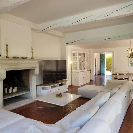Les Pins : De Charme Avec Piscine Ferienhaus