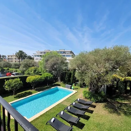 Les Pins : De Charme Avec Piscine Ferienhaus *