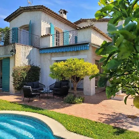 Ferienhaus Les Pins : De Charme Avec Piscine *